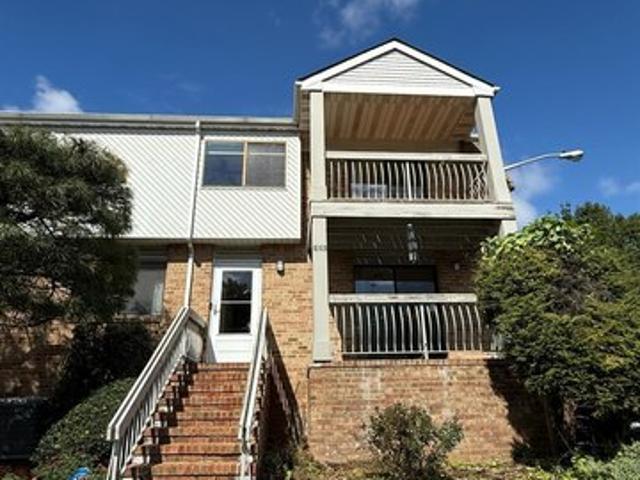 Townhouse for sale in Middlesex, Middlesex County