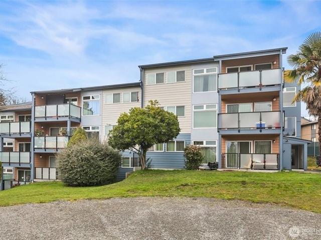 Condo for sale in Tukwila, Washington