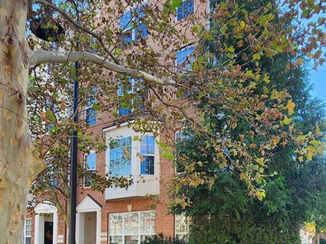 Condo for sale in Market Center, Haymarket