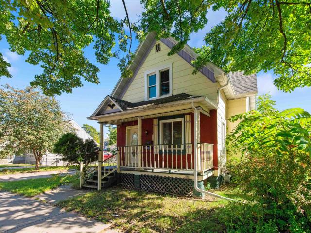 House for sale in Marinette, Marinette County