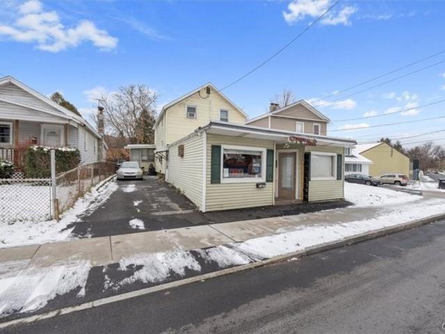 House for sale in Syracuse, New York