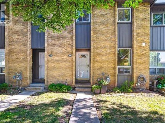 Townhouse for sale in Oakville, Ontario