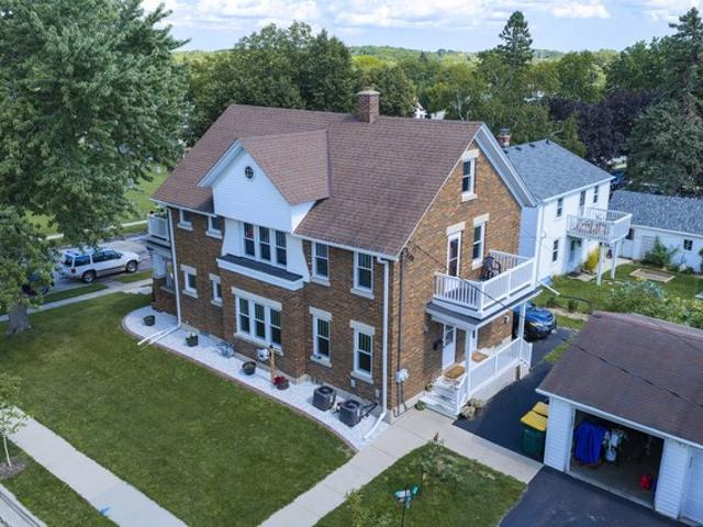 House for sale in Barton, West Bend