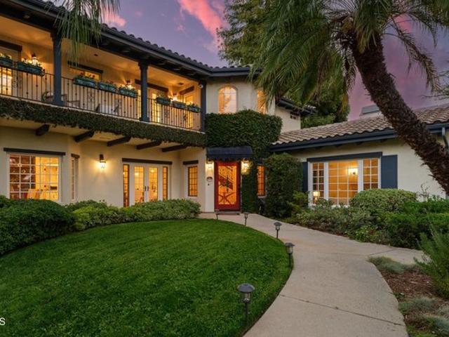 House for sale in La Canada Flintridge, California