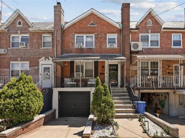 House for sale in The Bronx, Arverne