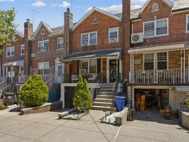 House for sale in The Bronx, Arverne
