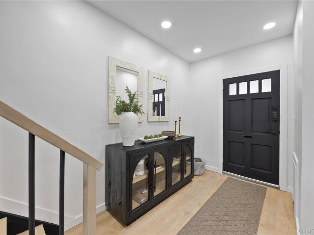 House for sale in The Bronx, Arverne
