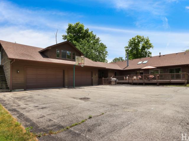 House for sale in Green Oaks, Illinois