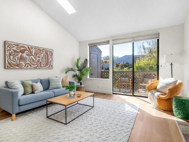 Townhouse for sale in Santa Cruz, California