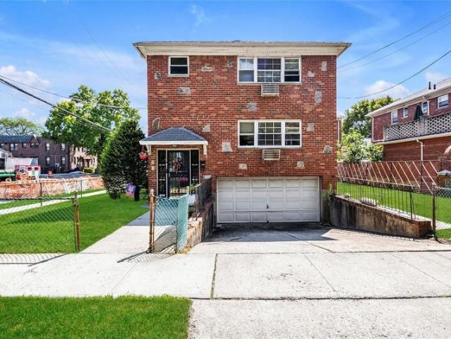 Duplex for sale in Whitestone