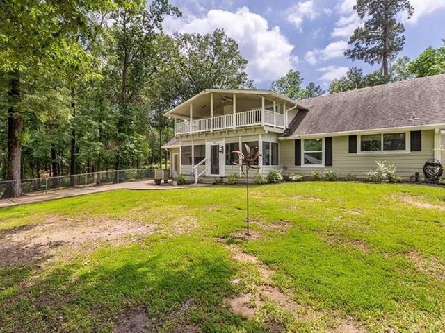 House for sale in Broaddus, Texas