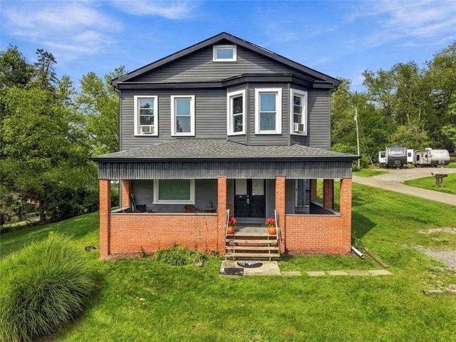 House for sale in Valencia, Butler County