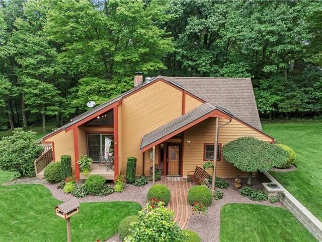 House for sale in Valencia, Pennsylvania
