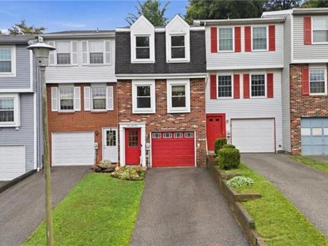 Townhouse for sale in New Kensington, Pennsylvania