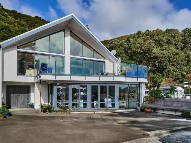 House for sale in Days Bay, Wellington