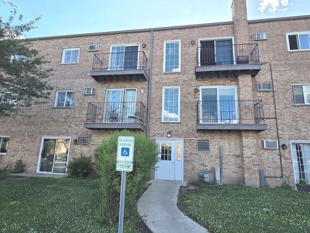 Condo for sale in Carol Stream, Illinois