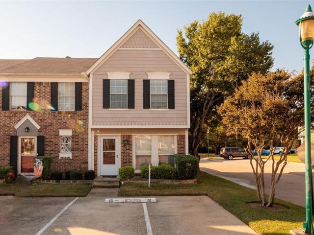 Townhouse for sale in Euless, Texas
