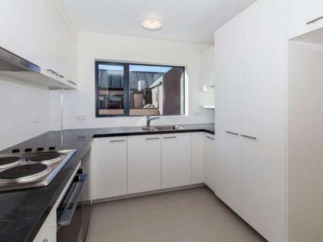 Townhouse for rent in Heathcote, Canterbury