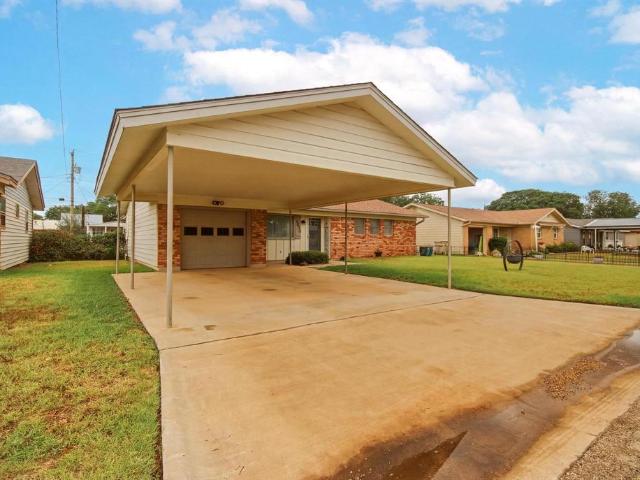 House for sale in Taylor, Texas