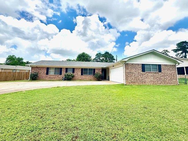 House for sale in Henderson, Texas