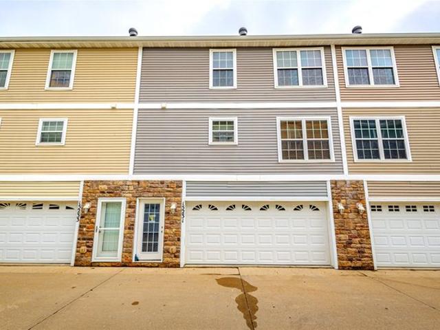 Townhouse for sale in Urbandale, Iowa