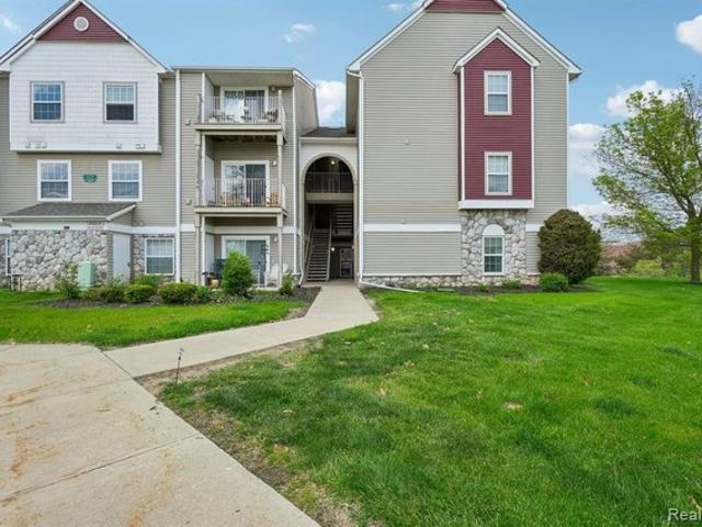 Condo for sale in Fenton, Michigan