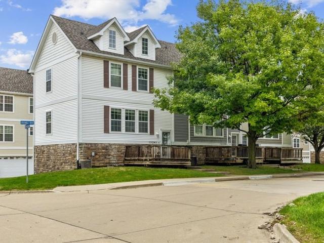Townhouse for sale in Urbandale, Iowa