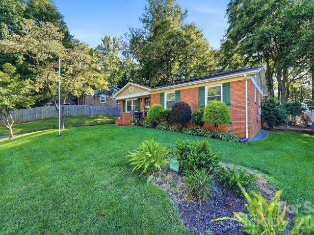 House for sale in Forest Pawtuckett, Charlotte