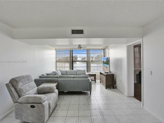 Condo for rent in Davie