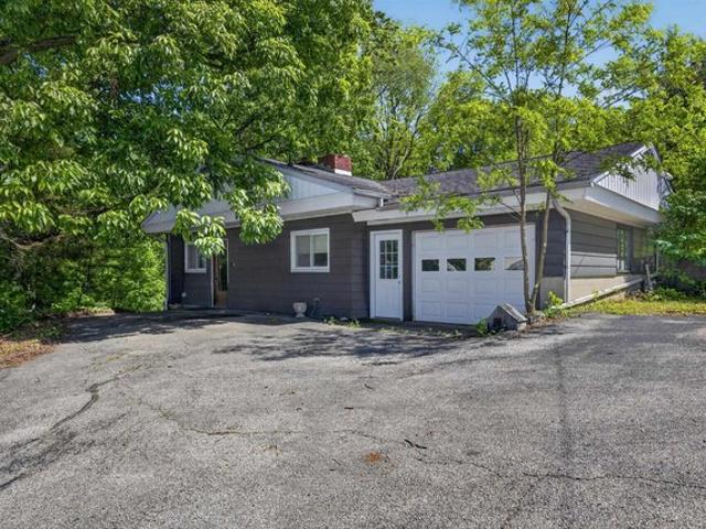 House for sale in Englewood, Bedford