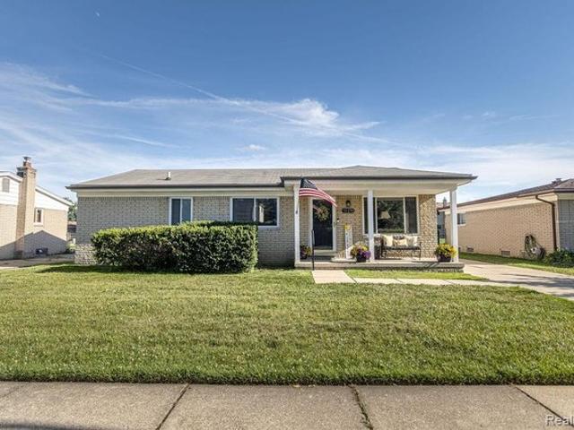 House for sale in Fraser, Michigan