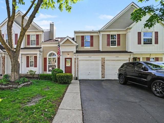 Townhouse for sale in Westmont, Illinois