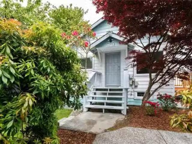 House for sale in Clayoquot, British Columbia
