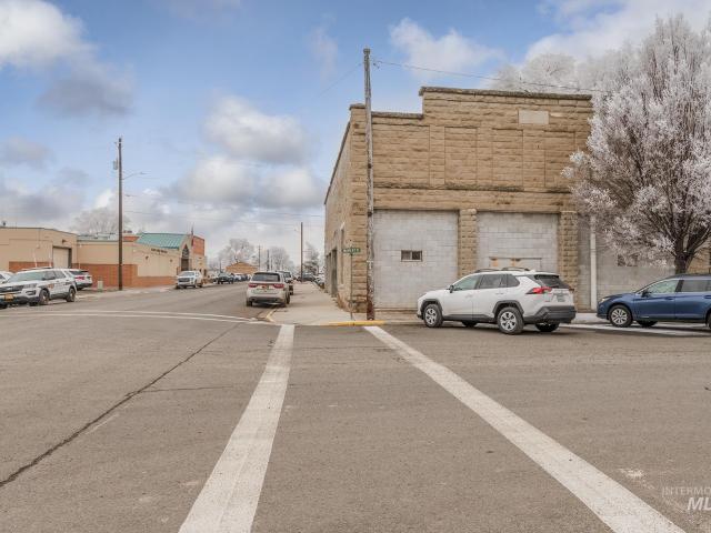 Commercial for sale in Vale