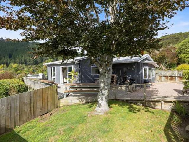 House for sale in Otakou