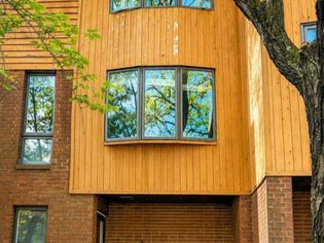 Townhouse for sale in New Brunswick, New Jersey