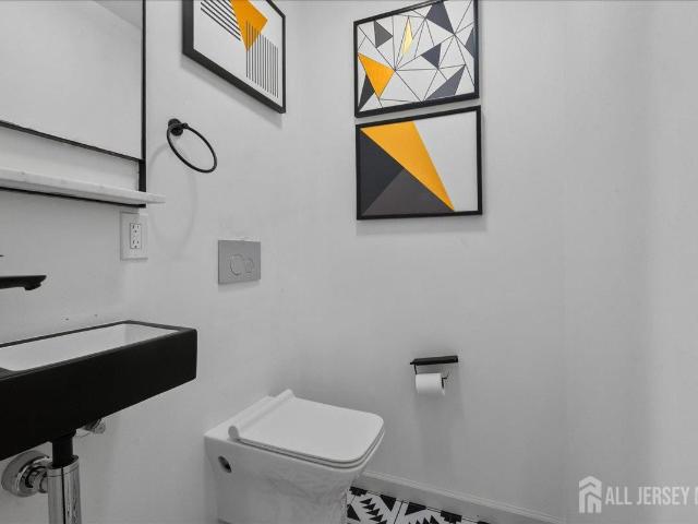 Townhouse for sale in New Brunswick, New Jersey