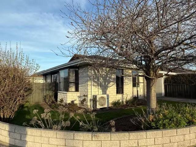 House for sale in Chaslands, Canterbury