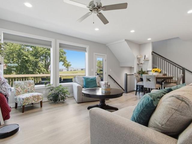 Townhouse for sale in Urbandale, Iowa