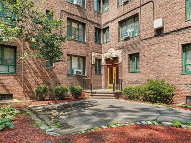 Condo for sale in The Bronx, Arverne