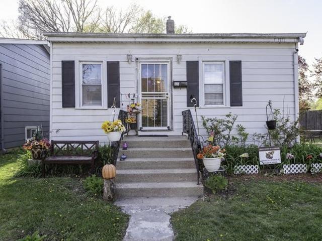 House for sale in Great Lakes, Illinois