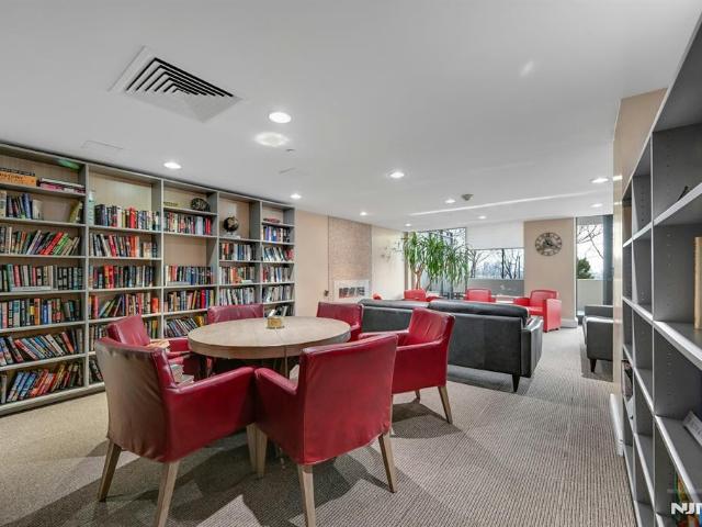 House for sale in Fort Lee, New Jersey