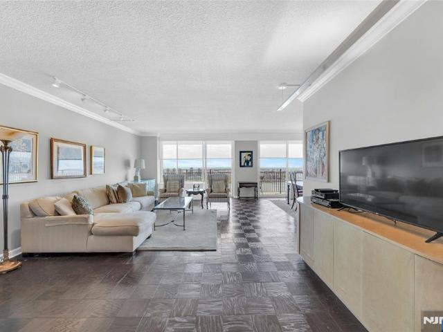 House for sale in Fort Lee, New Jersey