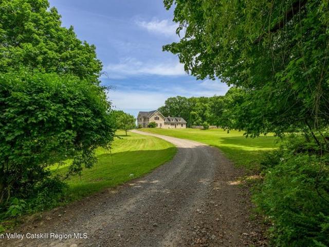 House for sale in Hannacroix, New York