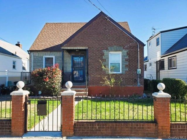 House for sale in Springfield Gardens, New York