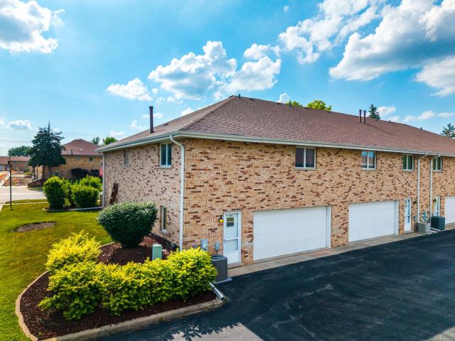 Townhouse for sale in Orland Park