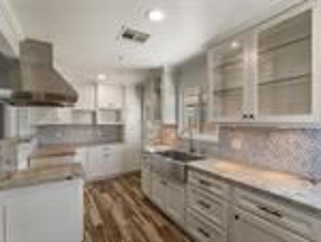 Duplex for sale in Canoga Park, California