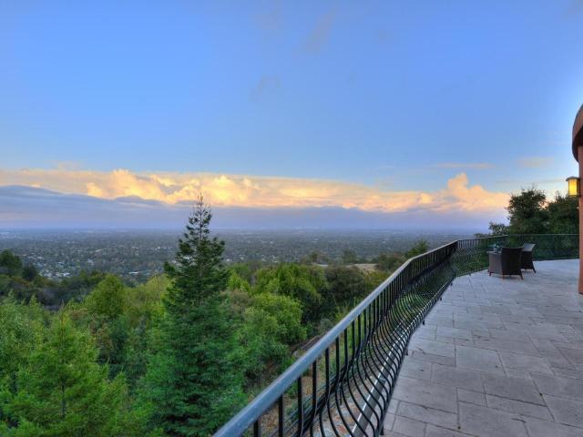 House for sale in Saratoga