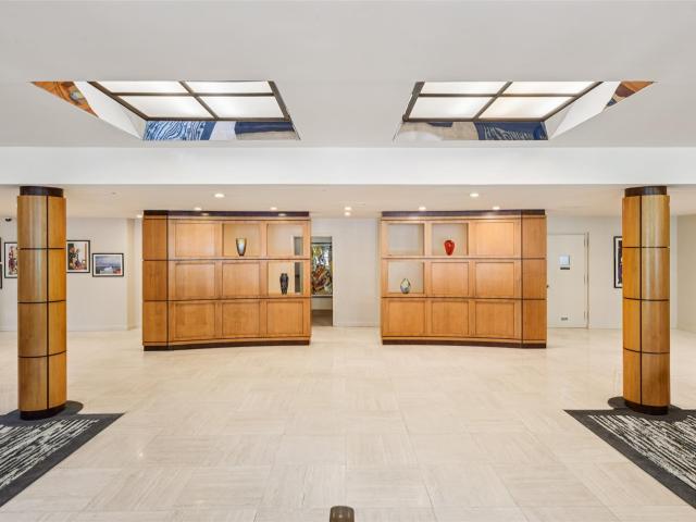 Condo for sale in Hewlett