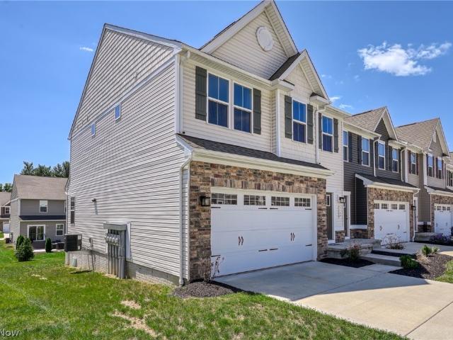 Townhouse for sale in Summit, Ohio